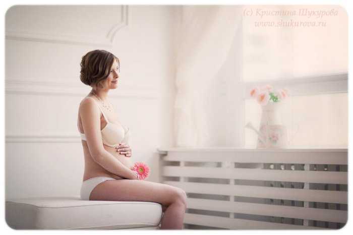 Потрогать живот беременной - примета; если гладить живот беременной женщины