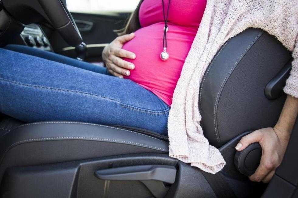 Можно ли водить машину во время беременности — что говорит закон, правила безопасности