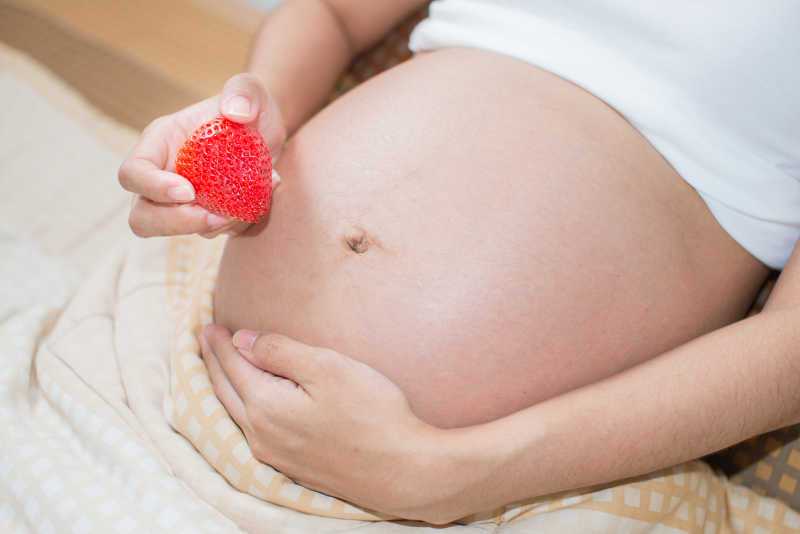 Можно ли беременным клубнику в 1, 2 триместре и на поздних сроках?