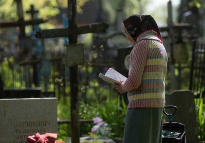 Можно ли беременным ходить на кладбище, что говорят священники?