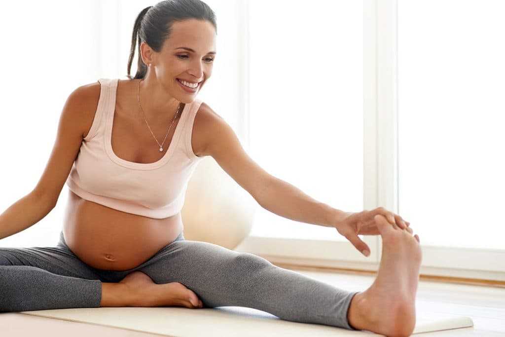 Йога для беременных: позы, которые помогут облегчить роды - parents.ru