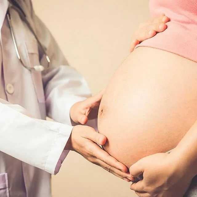 Доулы, акушерки и гинекологи: кто отвечает за беременность и роды — wonderzine