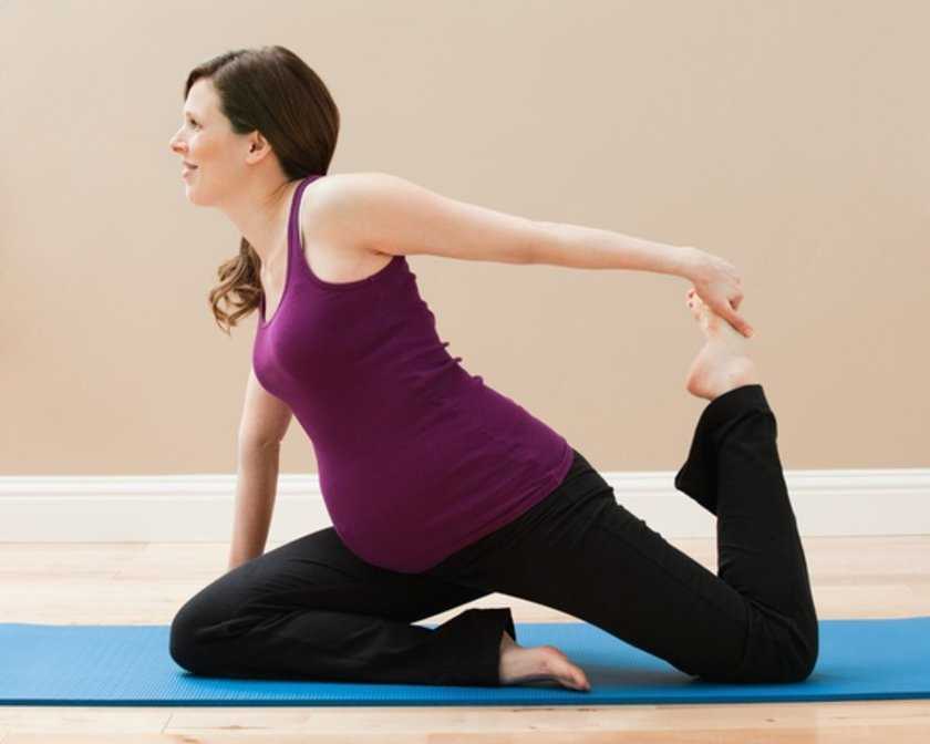 Йога для беременных: как заниматься в домашних условиях, а также польза, вред и упражнения для начинающих