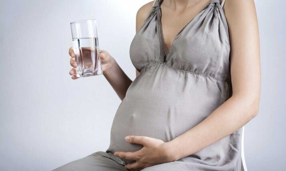 Сколько можно пить воды в день во время беременности в 1, 2, 3 триместре